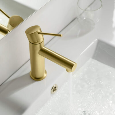Casa Fixtures Verona Single Handle, Sink Faucet with Pop Up Drain